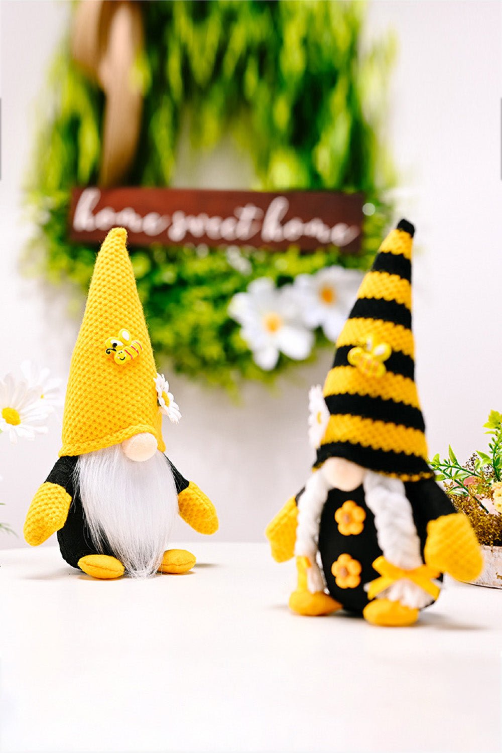 Bee and Flower Decor Faceless Gnome - Black - Gnome Style