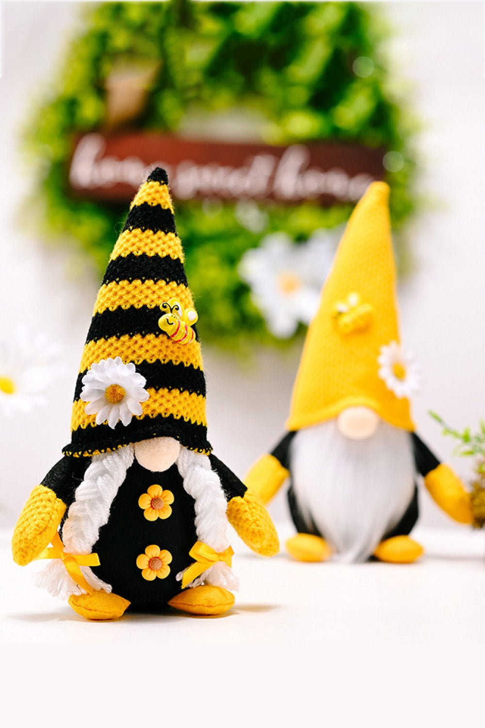 Bee and Flower Decor Faceless Gnome - Black - Gnome Style